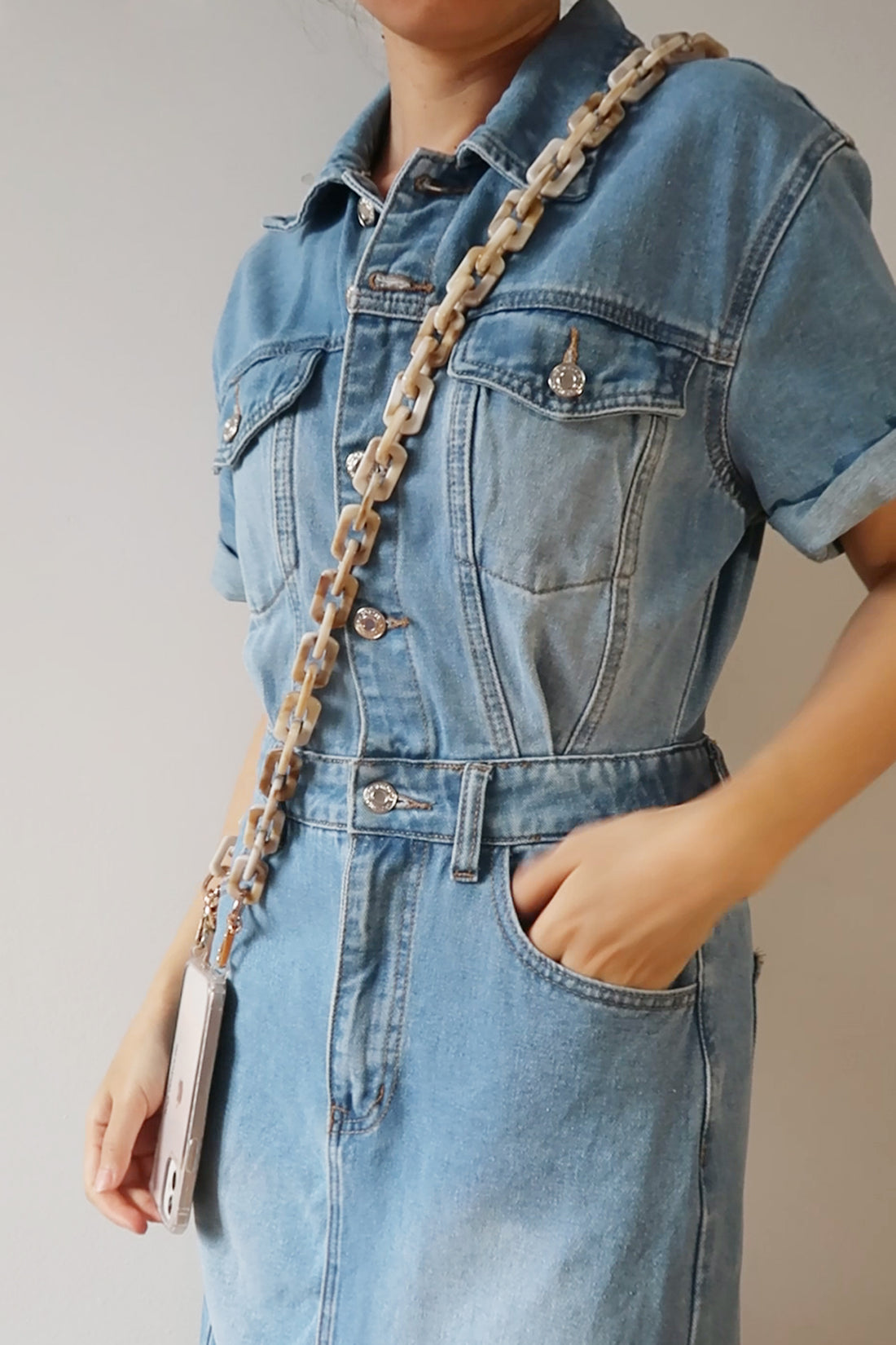 Olivia - Oat Marbel Effect Long Resin Chain with Silver Carabiners